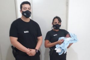 Lee más sobre el artículo Malabrigo: policias asistieron a una mujer con trabajo de parto