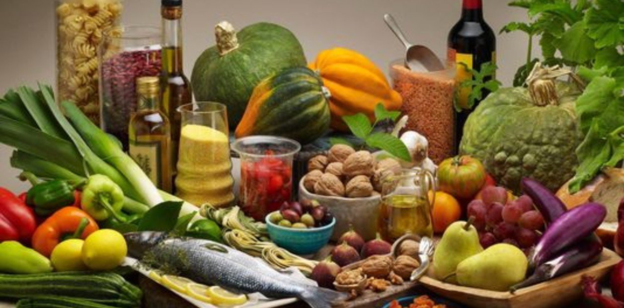 Lee más sobre el artículo Las 7 reglas de alimentación que los nutricionistas quieren que conozcas este año
