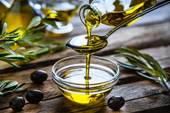 Lee más sobre el artículo Nuevo debate entre los expertos, ¿el aceite de oliva es bueno para la salud?