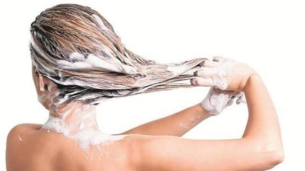 Lee más sobre el artículo Cómo conseguir en casa un lavado de cabello de peluquería