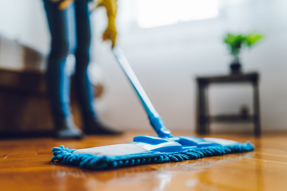 Lee más sobre el artículo Paso a paso, cómo limpiar los pisos de madera sin dañarlos