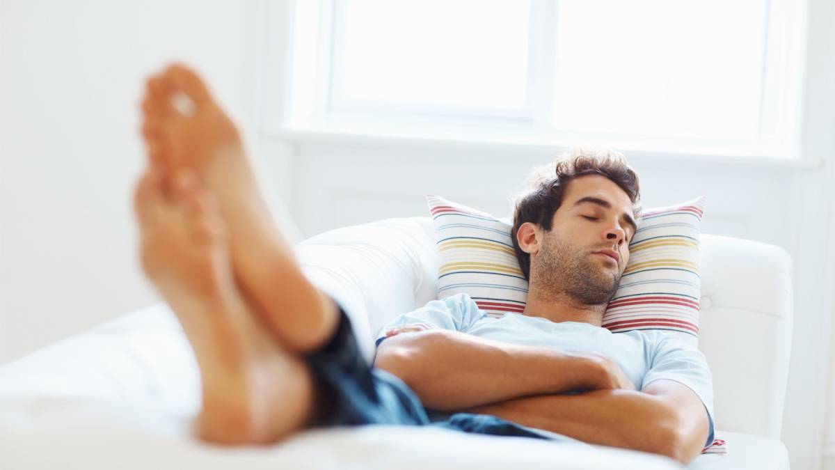 Lee más sobre el artículo La siesta bajo la lupa: ¿sirve para recuperar energía o provoca insomnio?