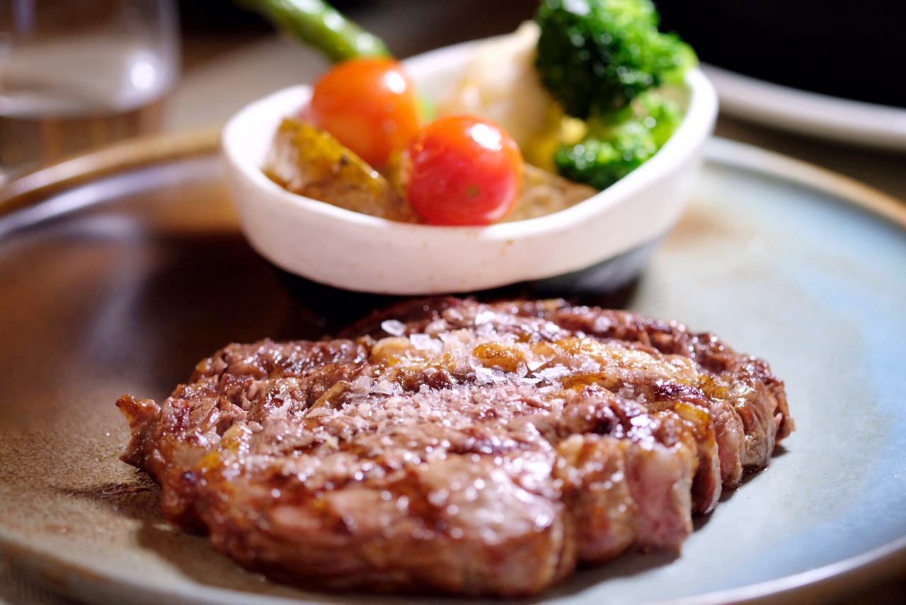 Lee más sobre el artículo La carne dura, ¿mejora su terneza con una cocción larga?