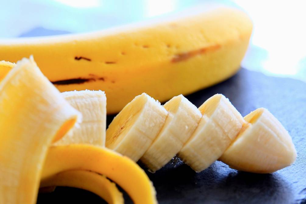 Lee más sobre el artículo Día mundial de la banana: mitos y verdades de una fruta llena de energía