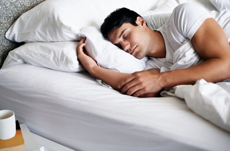 Lee más sobre el artículo El mito de dormir de un tirón: las razones por las que despertarse durante la noche no siempre es un problema