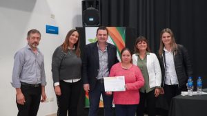 Lee más sobre el artículo El Municipio entregó becas a 44 estudiantes de Malabrigo
