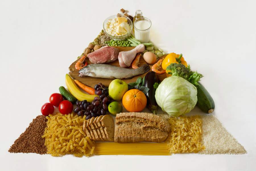 Lee más sobre el artículo Qué alimentos hay que comer a diario para una vida saludable