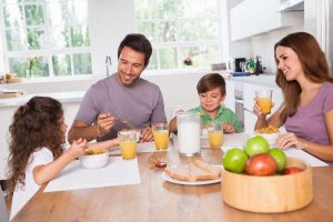 Lee más sobre el artículo Cuál es la hora perfecta para desayunar si se busca bajar de peso