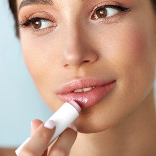 Lee más sobre el artículo Consejos para tener los labios bien protegidos en invierno