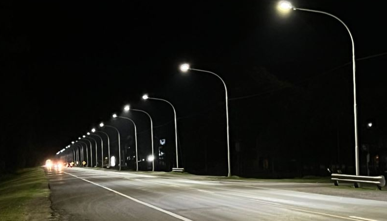 Lee más sobre el artículo Inauguraron la nueva iluminación led del segundo tramo sobre ruta 11 en Villa Ocampo