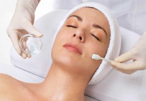 Lee más sobre el artículo Temporada alta de peelings: el invierno es el momento ideal para renovar la piel