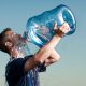 Potomanía: cuáles son los riesgos de beber compulsivamente mucha agua