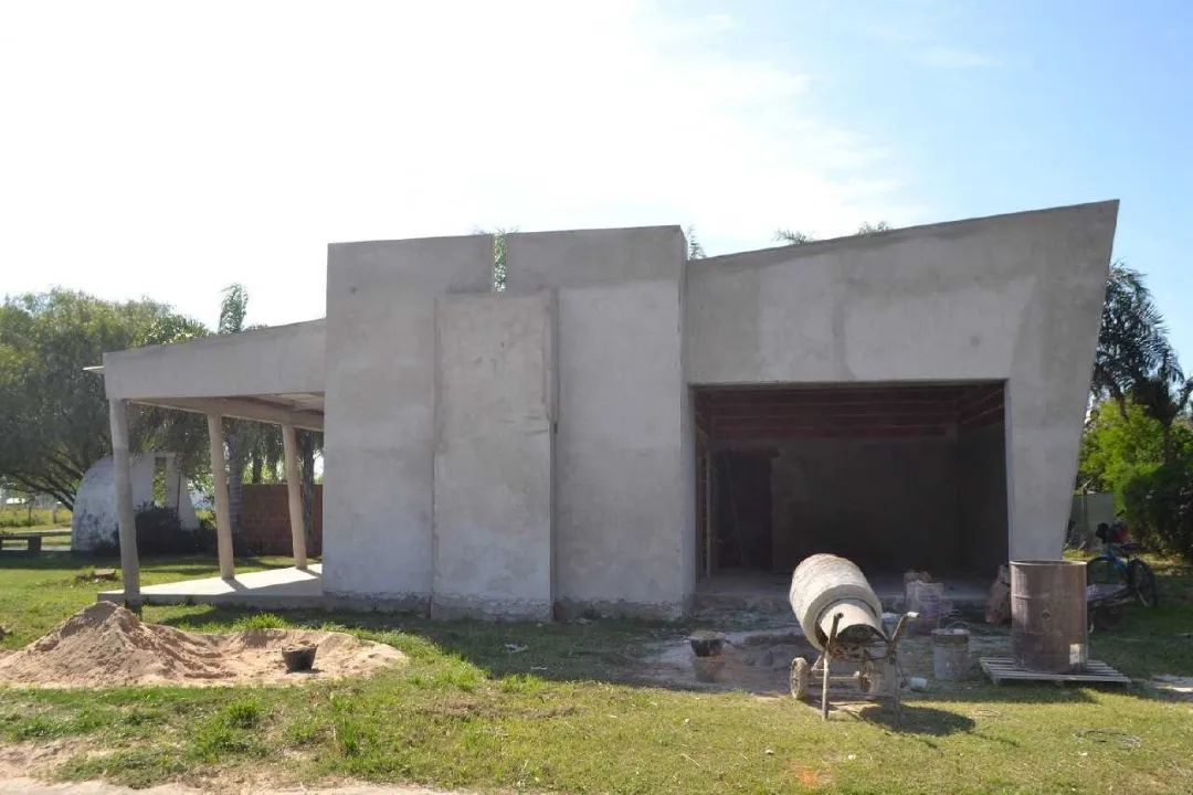 Lee más sobre el artículo Avanza la construcción de la Sala Velatoria Municipal en Romang