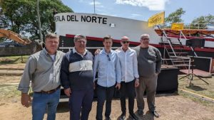 Lee más sobre el artículo Se realizó el acto donde se presentó y fue botado el barco arenero Perla del Norte