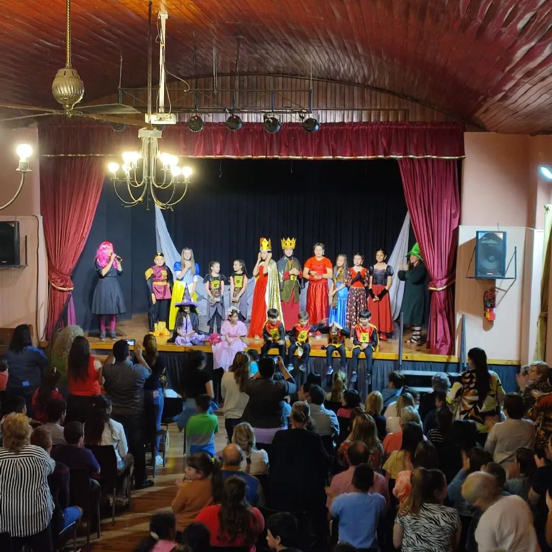 Lee más sobre el artículo Romang: el taller Municipal de Teatro para niños realizó su cierre