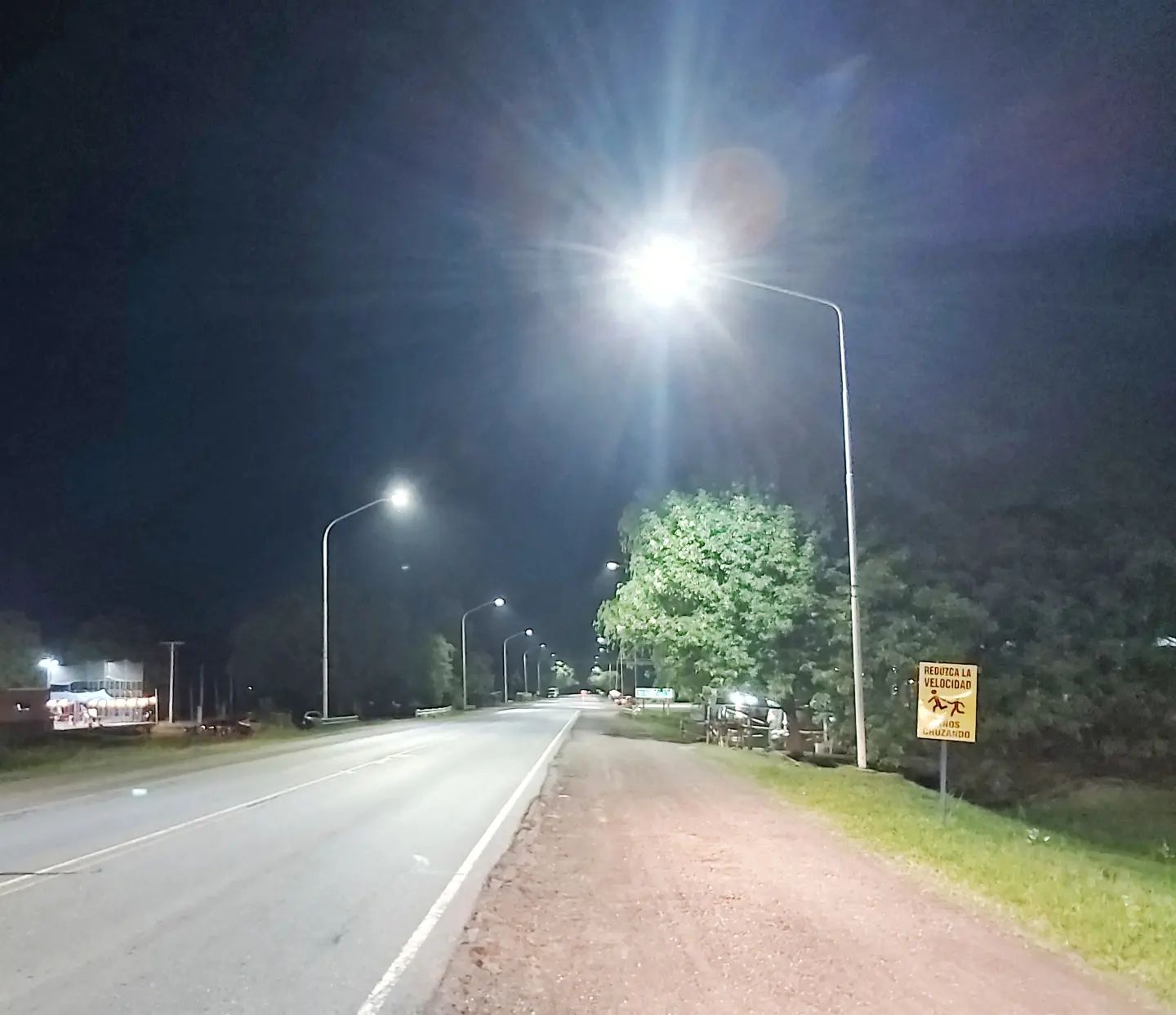 Lee más sobre el artículo Renovada iluminación de Ruta 11 frente a Malabrigo
