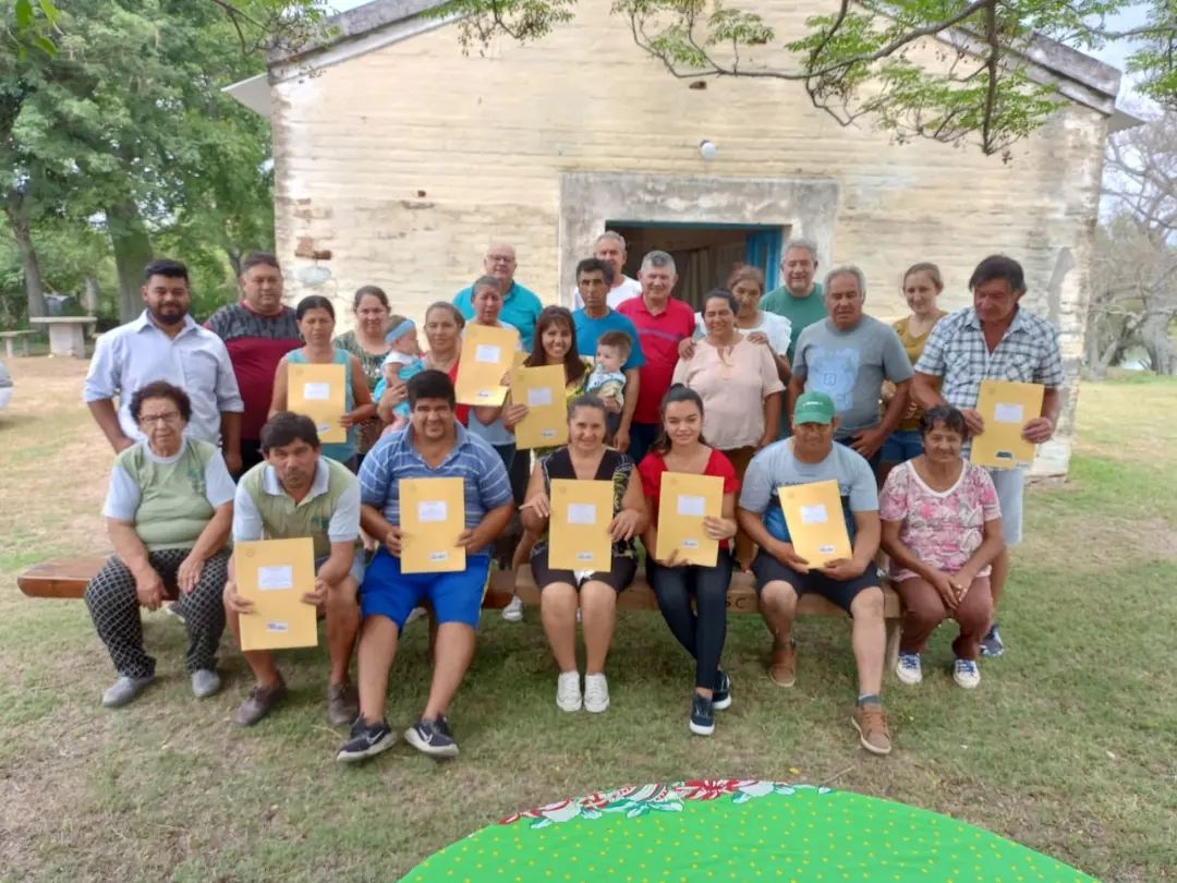 Entregaron 10 escrituras a familias del paraje El Gusano