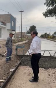 Lee más sobre el artículo Avanza la pavimentación en Avenida Islas Malvinas