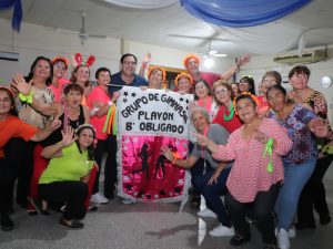 Lee más sobre el artículo Adultos Mejores disfrutaron de una luminosa noche de peña