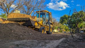 Lee más sobre el artículo El avance del plan de pavimentación estratégico en el Barrio Moreno es una realidad