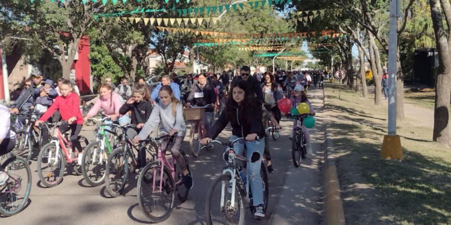 Lee más sobre el artículo Más de 3200 participantes en la Bicicleteada en Malabrgo