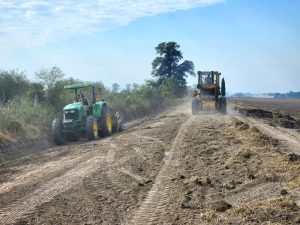 Lee más sobre el artículo Trabajo en caminos rurales en Malabrigo
