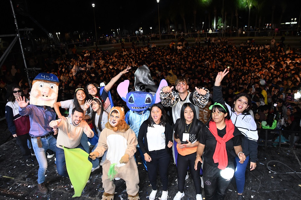 Miles de jóvenes brillaron en el inicio de la Estudiantina en Avellaneda