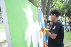 Estudiantina: estallido de arte en la Plaza 25 de Mayo