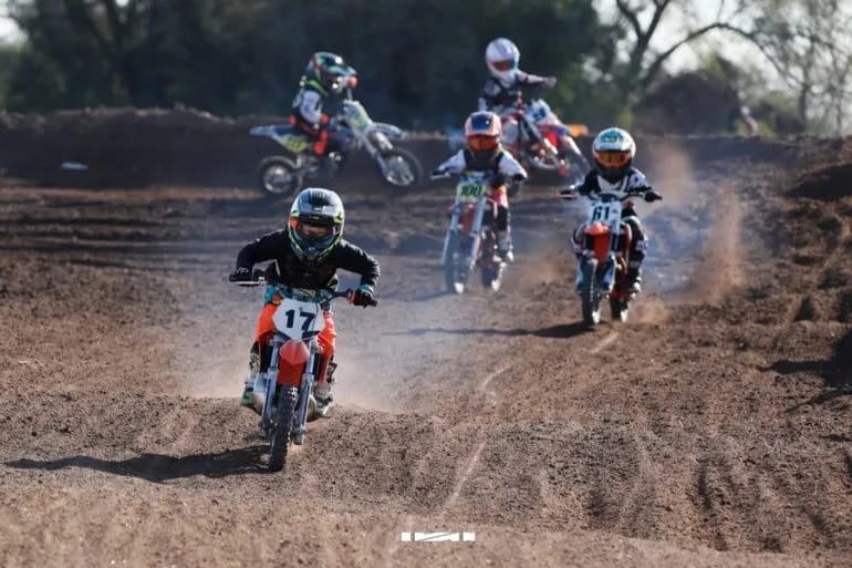 Lee más sobre el artículo Reconquista acelera rumbo a la gran competencia Internacional de Minicross