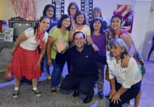 Lee más sobre el artículo Exitosa Despedida del Año en el Club de Abuelos de Reconquista con la Última «Peña del Recuerdo» del Área «Adultos Mejores»