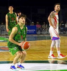 Lee más sobre el artículo Fin de Semana Deportivo en Reconquista: Básquet, Natación, Arquería, Tiro y Fútbol Senior