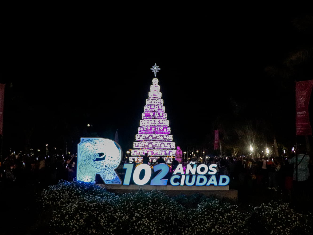 Lee más sobre el artículo Reconquista Ilumina sus noches con el árbol de Navidad y celebraciones festivas