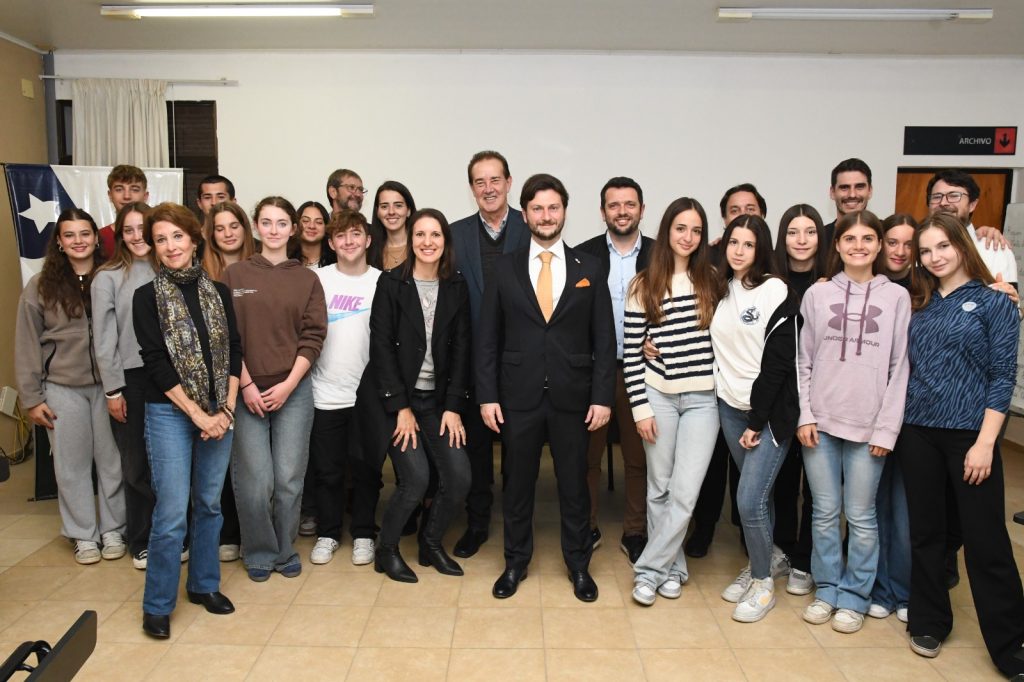 El Intendente de Avellaneda y el Cónsul de Italia comparten con estudiantes del Programa Lazos
