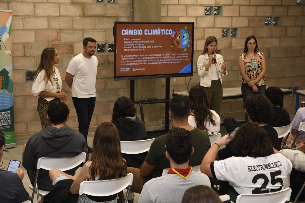 Lee más sobre el artículo Jóvenes de Avellaneda participan en el I Bootcamp del Fondo de Acción Climática Juvenil