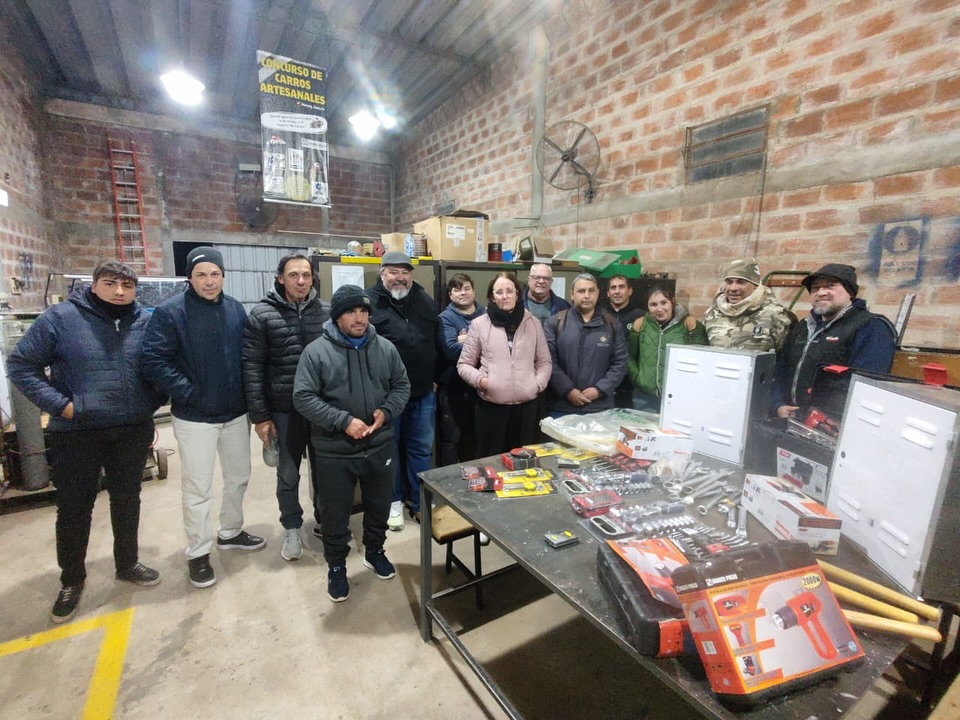 Entrega de materiales para prácticas del Curso de Gasista Domiciliario en Romang