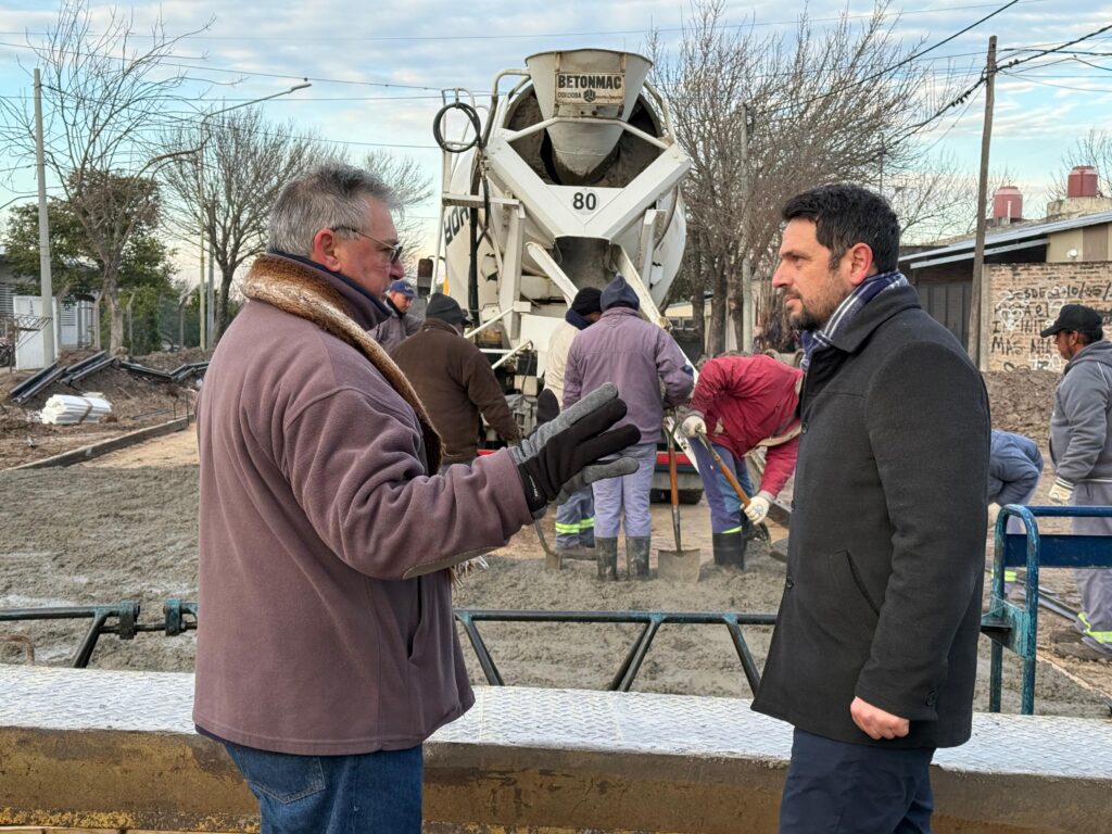 Lee más sobre el artículo Avellaneda avanza con obras de pavimentación en B° Cooperación