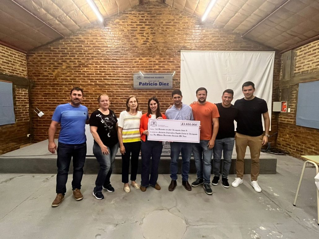 La Sociedad Rural de Reconquista entregó a la Cooperadora del Hospital el dinero recaudado en el remate de la Expo Rural 2025