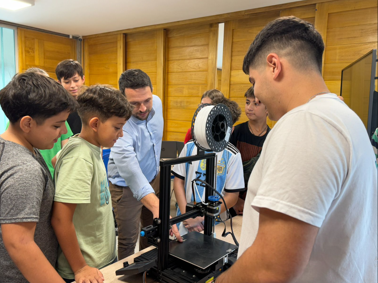 Lee más sobre el artículo El Centro de Innovación de Avellaneda ofrecerá cursos para todas las edades durante el verano