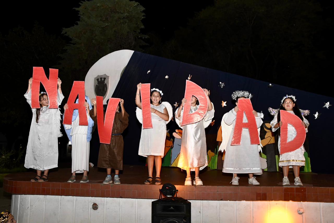 Pesebre y cuentos mágicos navideños 2025 en la plaza Los Colonizadores