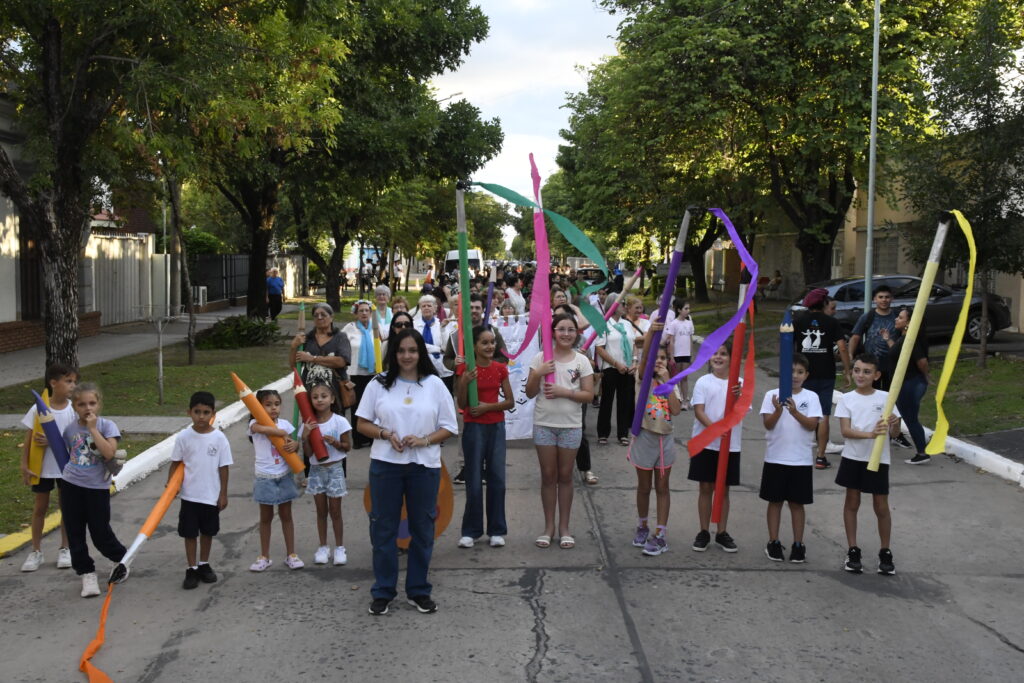 Con un gran desfile iniciaron los talleres del Centro Cultural Municipal
