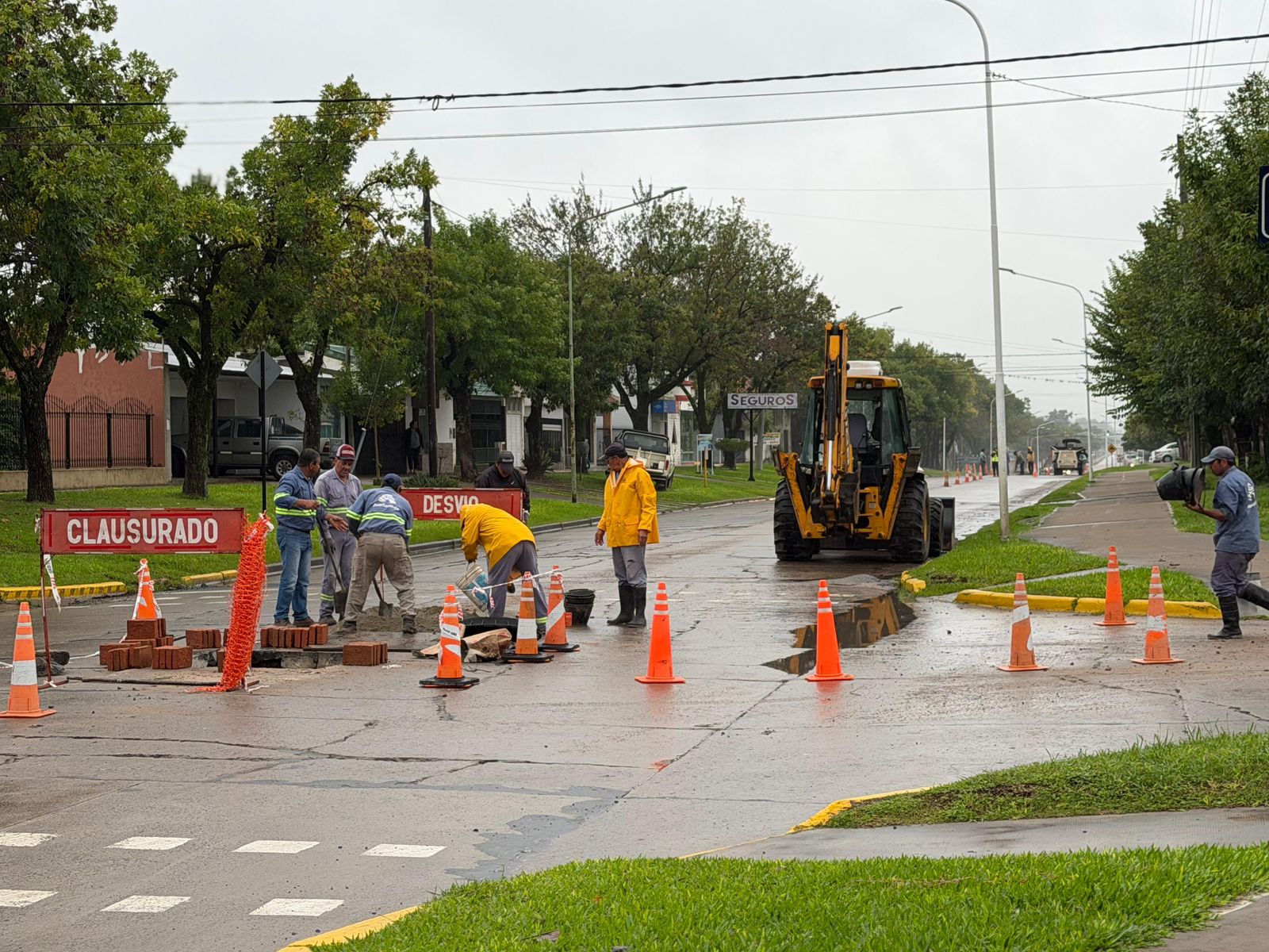 Lee más sobre el artículo Avellaneda: continúan los trabajos de reparación de cañerías en Calle 21