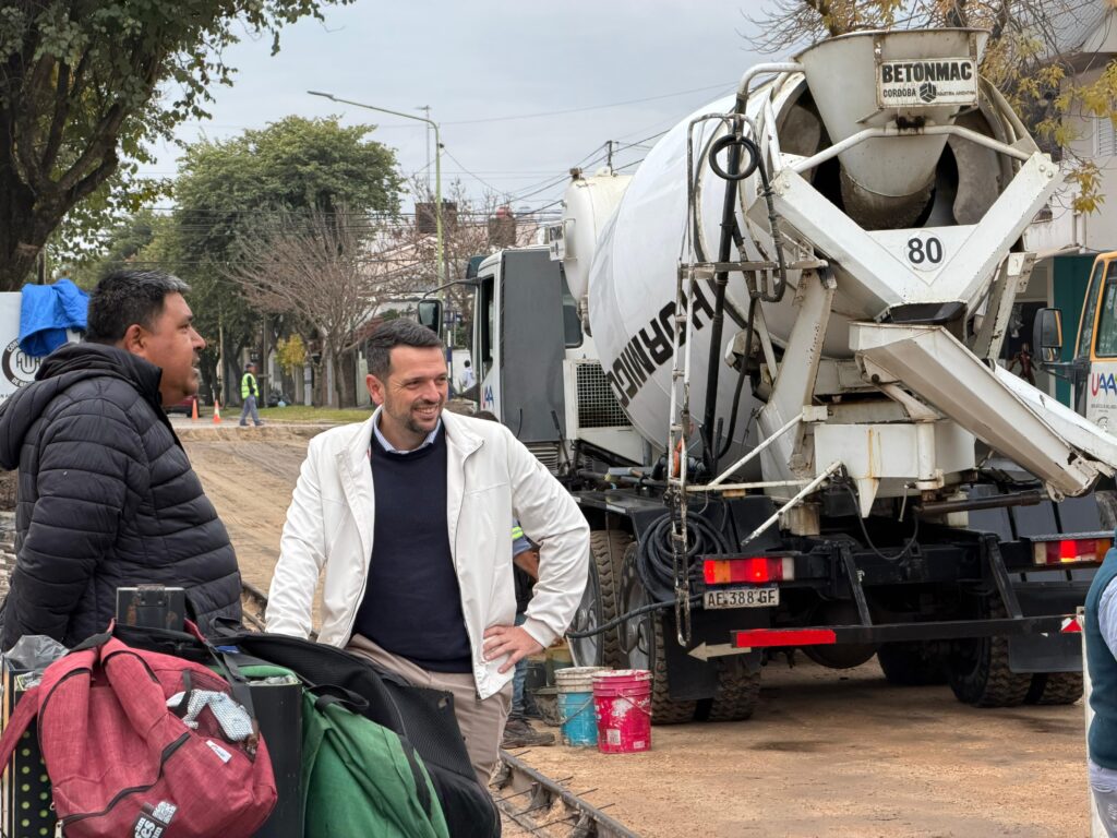 Lee más sobre el artículo La Municipalidad de Avellaneda ejecuta trabajos de hormigonado sobre Calle 18