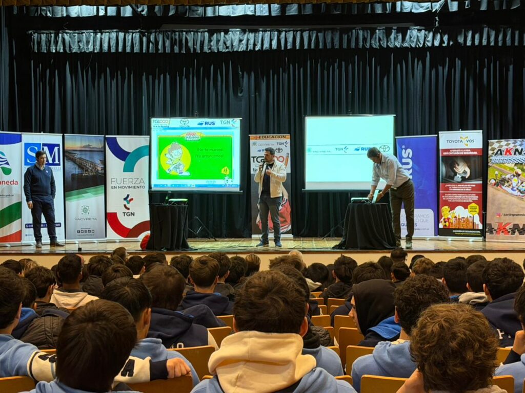 Avellaneda recibió a “TC2000 va a la Escuela” con una jornada sobre seguridad vial para jóvenes