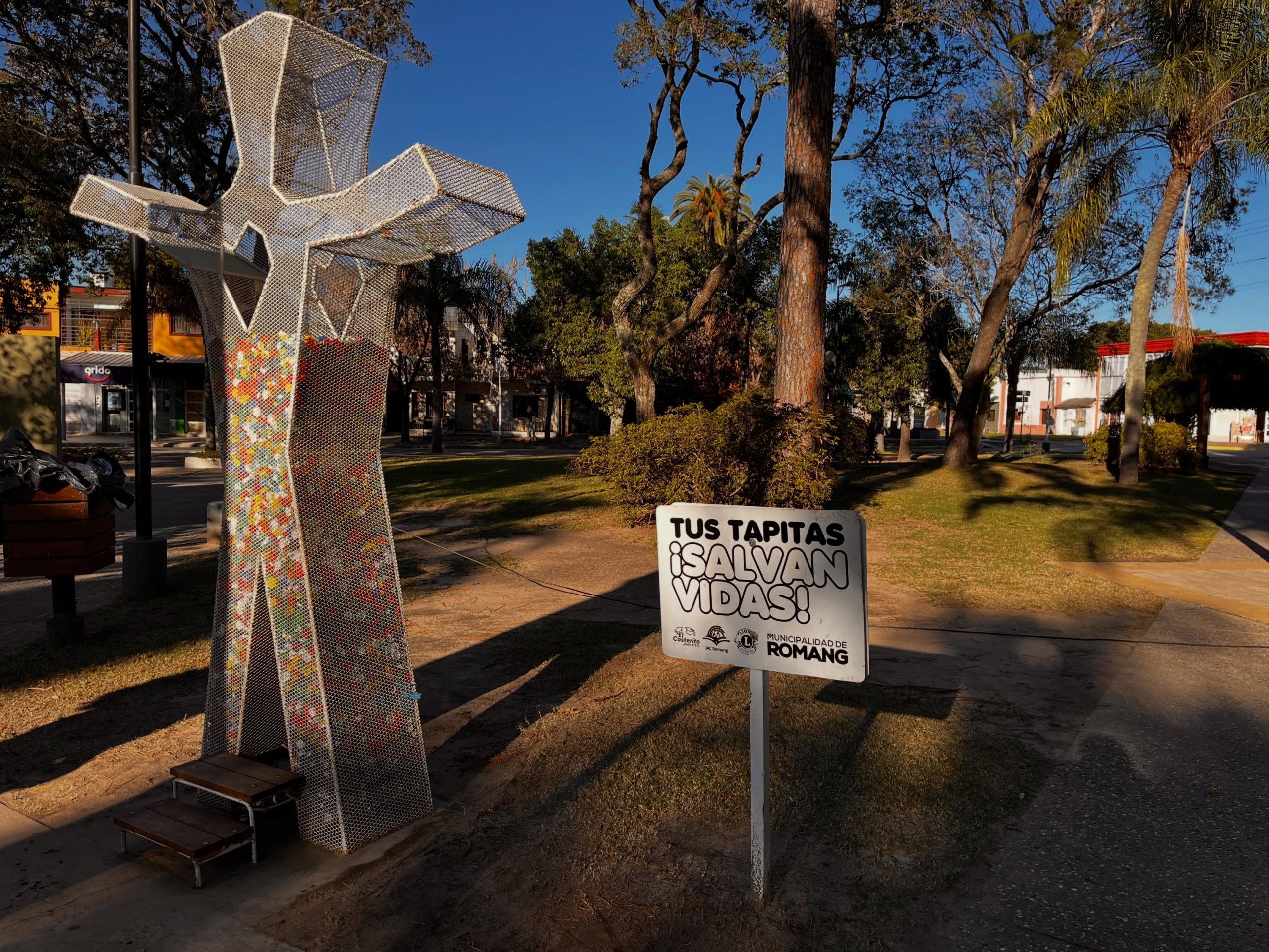 Retiro de tapitas solidarias destinadas a CEN.A.E.LE. Santa Fe
