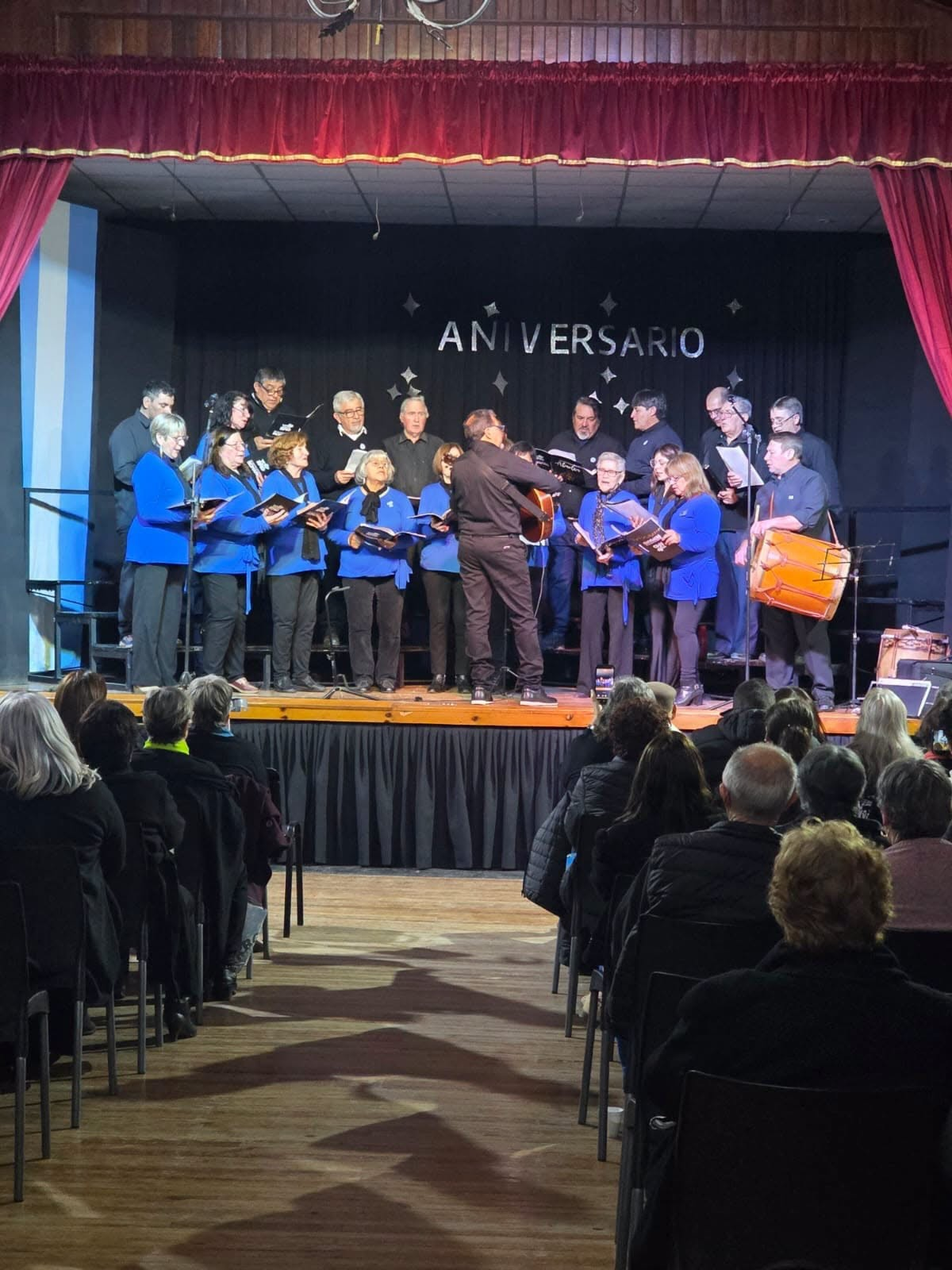 Lee más sobre el artículo El Coro Municipal de Abuelos de Romang celebró su 36° aniversario con una emotiva jornada de música y encuentro