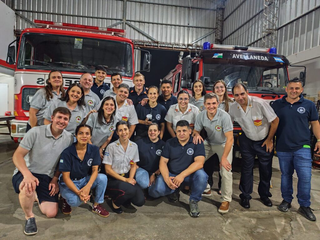 Bomberos Voluntarios de Avellaneda celebran su día con caravana y jornada de puertas abiertas