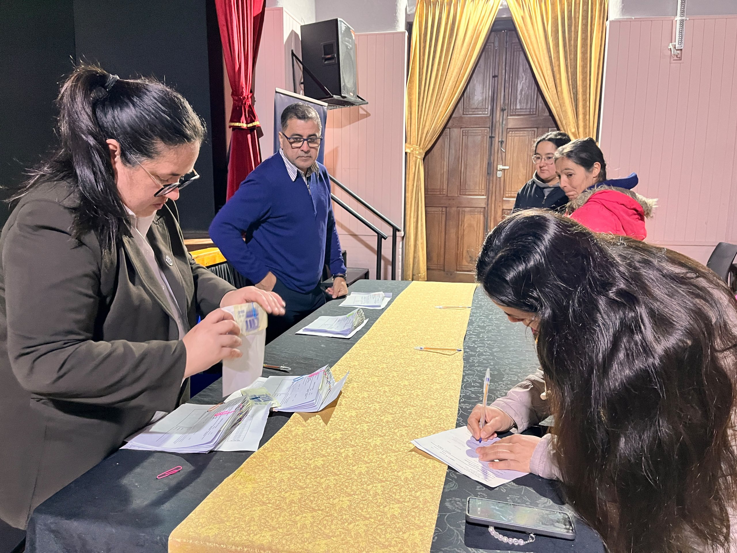 Romang concretó la cuarta entrega de becas estudiantiles municipales
