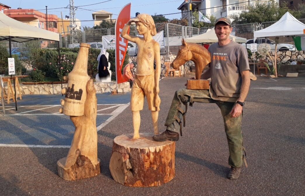 Lee más sobre el artículo Tomás Franzoi lleva el arte de Avellaneda a Uruguay con esculturas que transmiten paz y esperanza