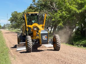 Romang avanza con trabajos de mejoramiento en calles de calzada natural